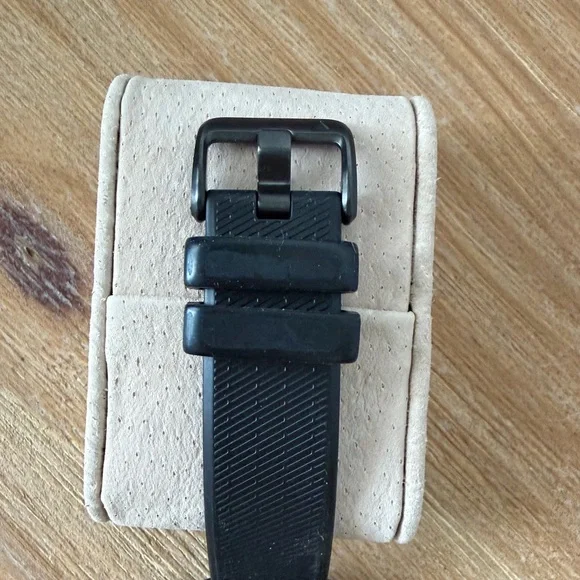 GARMIN Approach S42 GPS Golf Watch. Pre-Owned. Dust Plug. Great Condition. - Picture 7 of 12